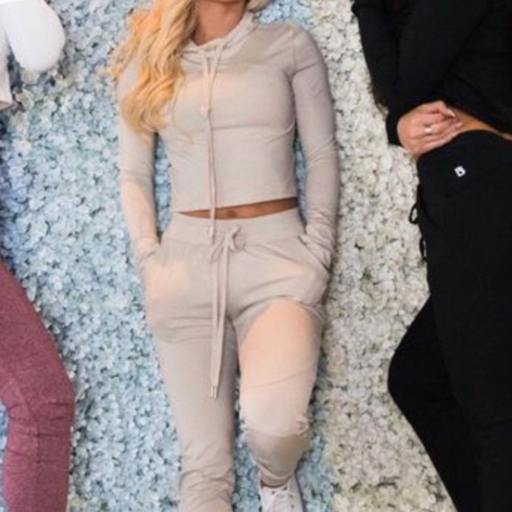 BuffBunny Collection | Jasmine Cropped Hoodie Nude/Tan Medium
